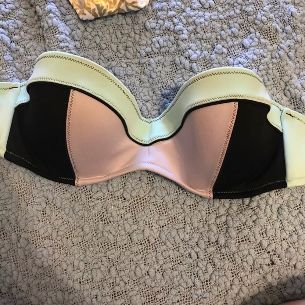 Victoria’s Secret Bikini Top